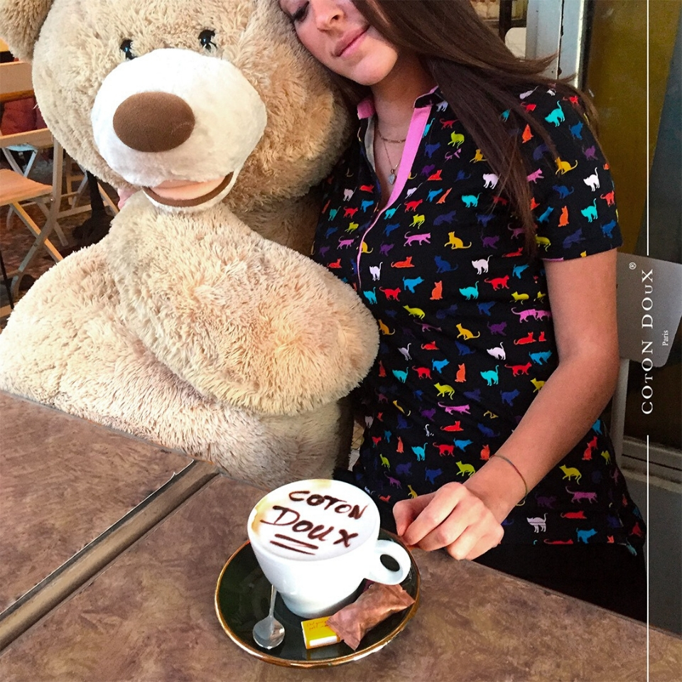 コトンドゥのカラフルな猫柄半袖レディースポロシャツ